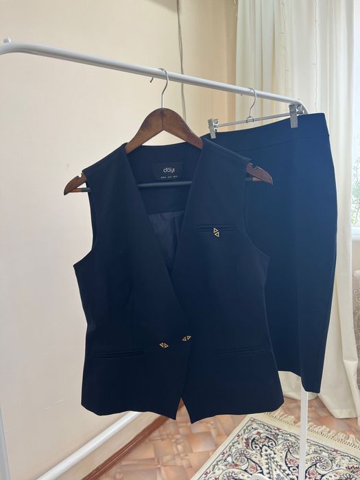 Жакет с юбкой офисная