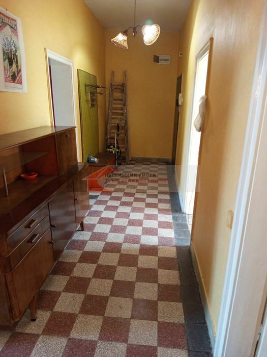 Дава под наем 3-стаен гр. София - Център 99m²