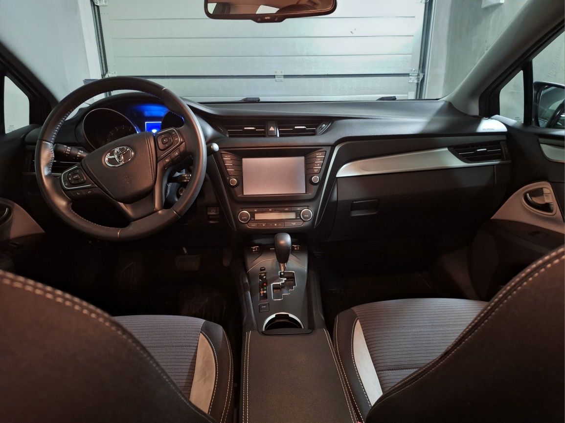 КАПАРИРАНА!!!Toyota Avensis Executive 2016