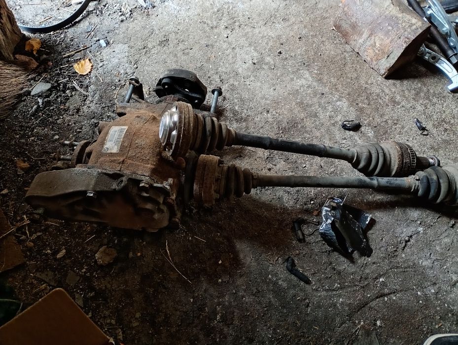 Vând diferențial BMW seria 1  + planetare