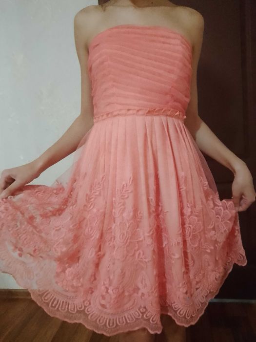 Платье нарядное 40-42 размер, S