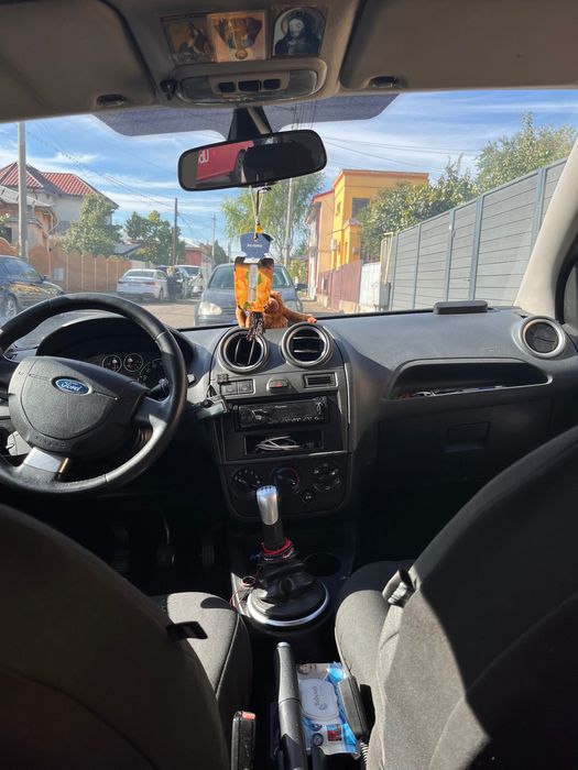 Vând ford fiesta