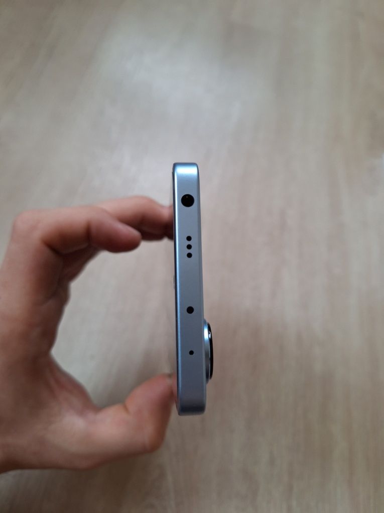 Чисто нов Xiaomi Redmi Note 13 Ice Blue