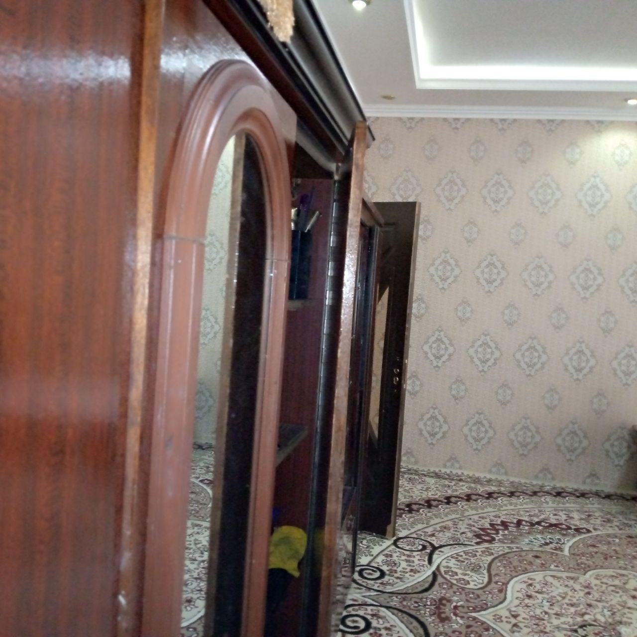 3 комнатная квартира 100 кв.м на втором этаже в городе Бухаре