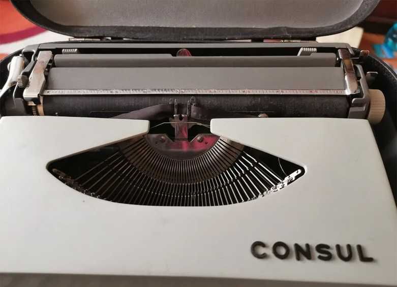 Masina de scris Consul, model 231.3 (fabricat in Cehoslovacia)