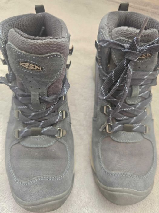 Дамски туристически обувки KEEN