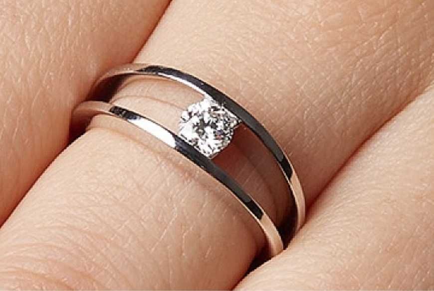 Inel platina cu diamant, nepurtat
