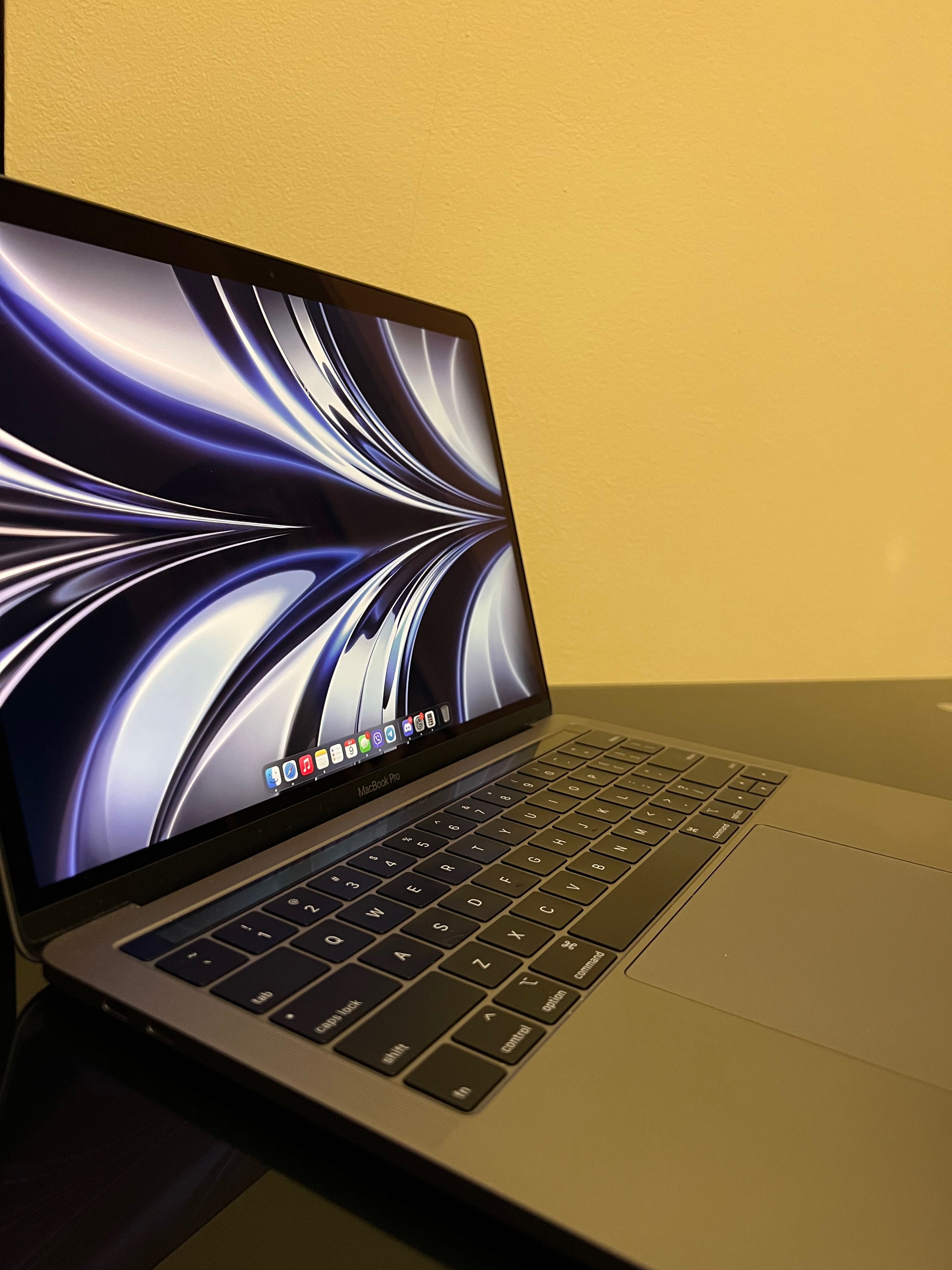 MacBook Pro (13-inch, 2019, Two Thunderbolt 3 ports)