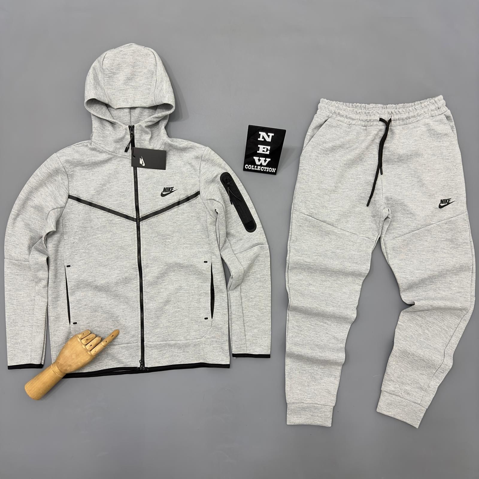 Trening nike tech fleece 
Calitate de nota 10/10
Are toate detalile or