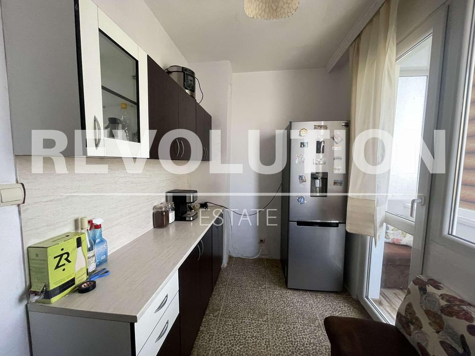 Дава се под наем Тристаен апартамент в Варна, Младост 1 - 75 кв.м за 400 € - Снимка #2