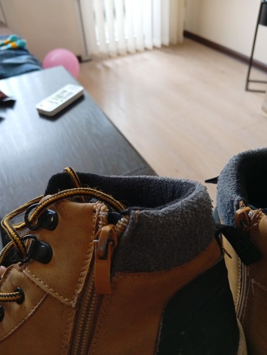 Продавам детски зимни боти Polo Club и кецове на Nike+ подарък