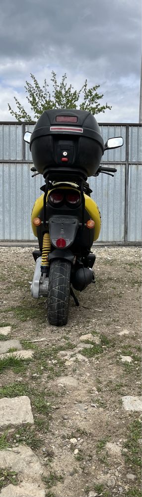 Vând scuter aprilia motor 50cc