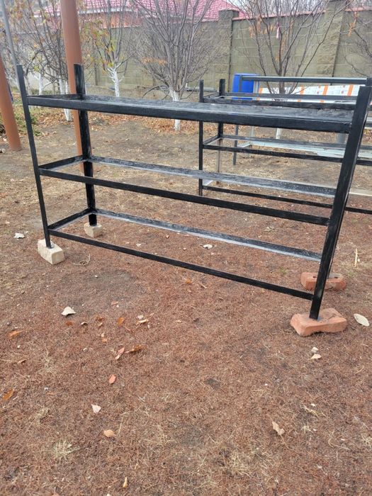 Стеллажи металлические, размер: 1,80× 0,50 высота 1,20 м, 7 шт