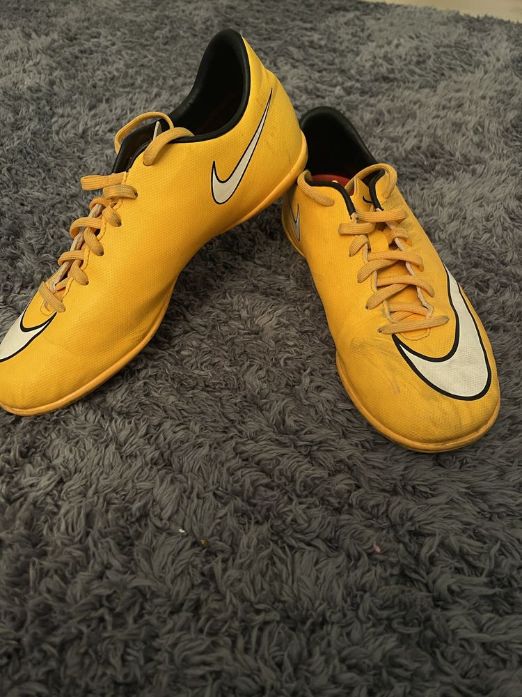 Ghete de fotbal Nike Mercurial