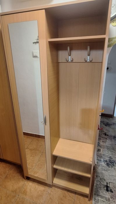 Vand cuier tip dulap