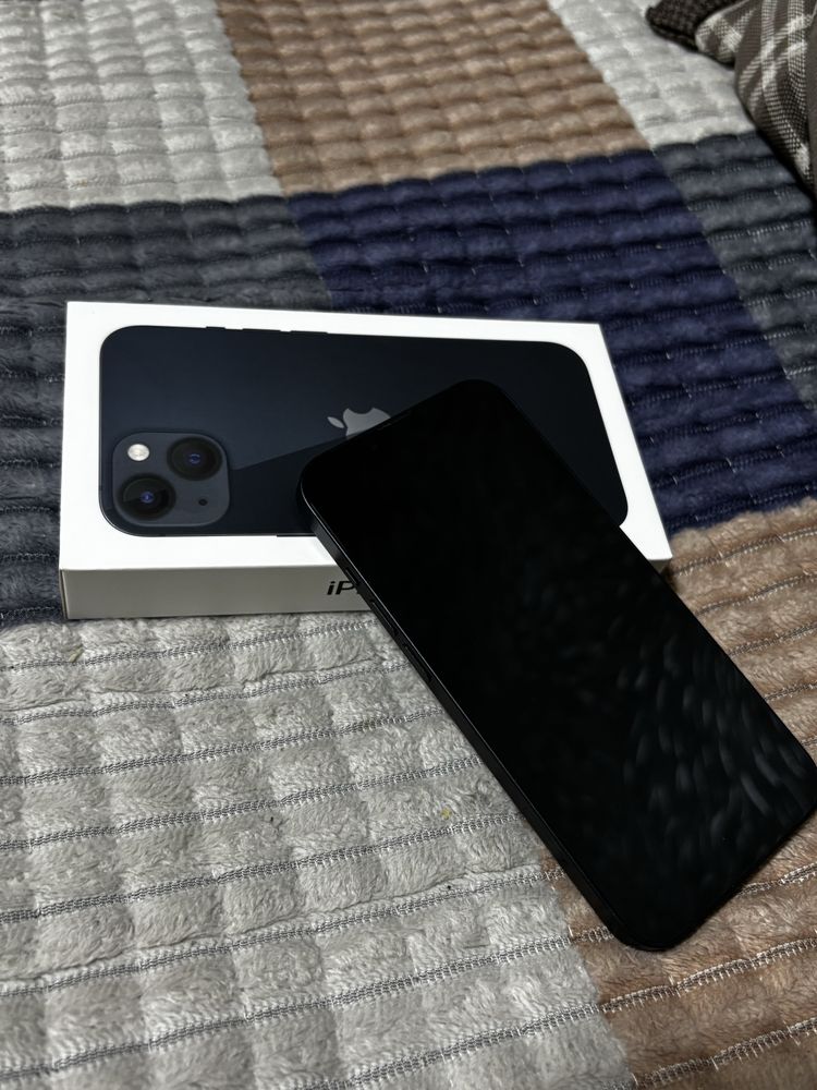 продам iPhone 13