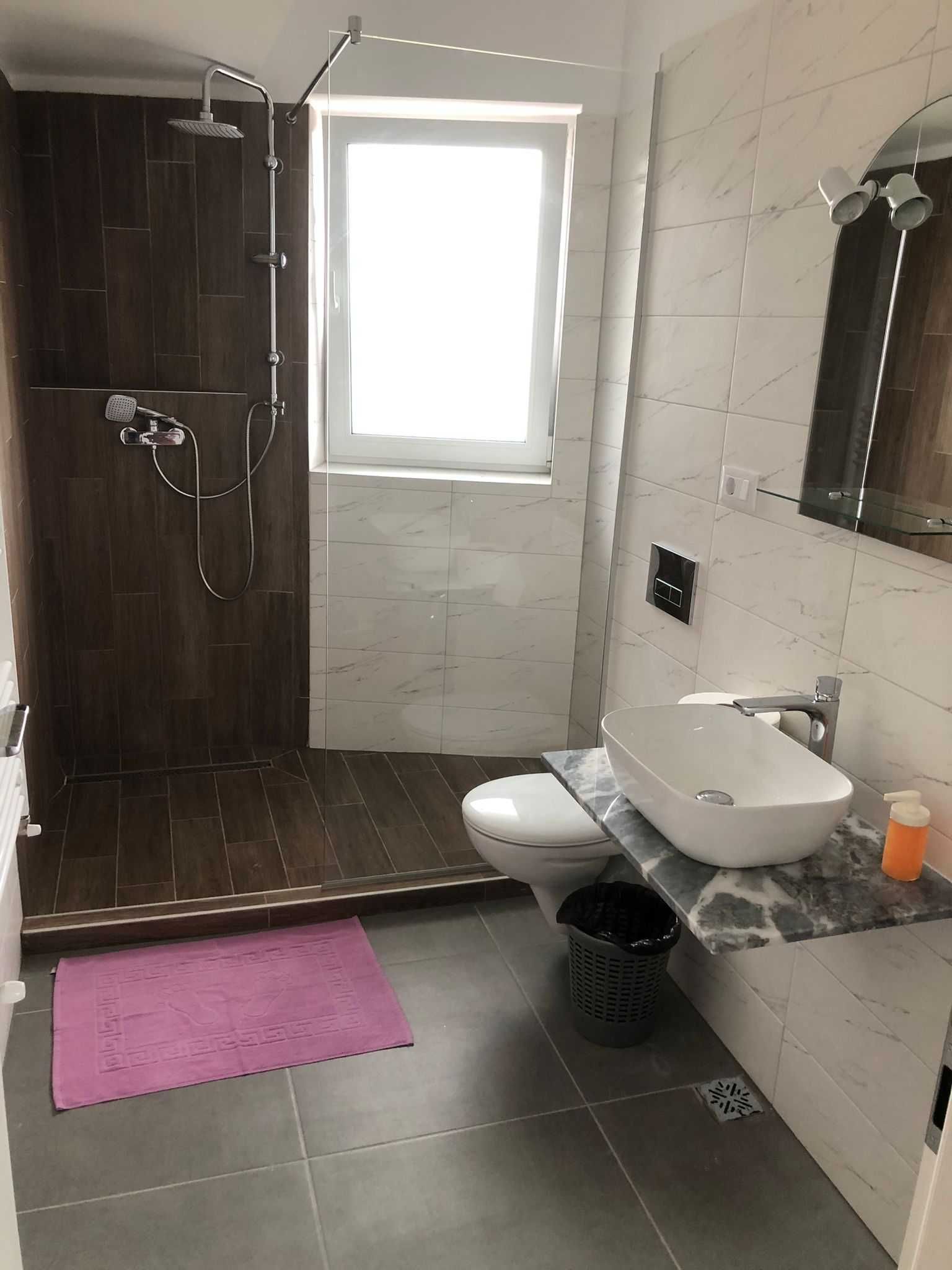 (FARA ESCORTE} Cazare Brasov Garsoniera  regim hotelier Coresi mall