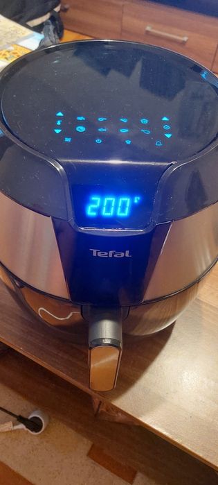 Airfreyer Tefal EY701D15, ca nou!