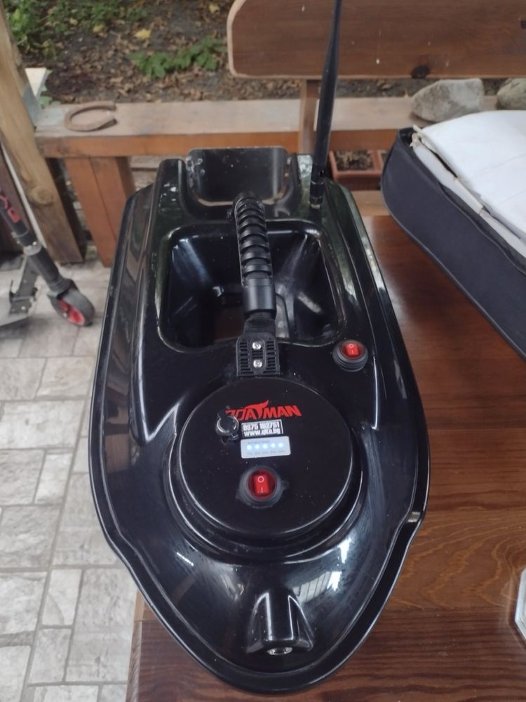 Продавам дистанционна лодка Botman