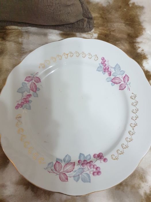 Продаю два блюда и ляганы.