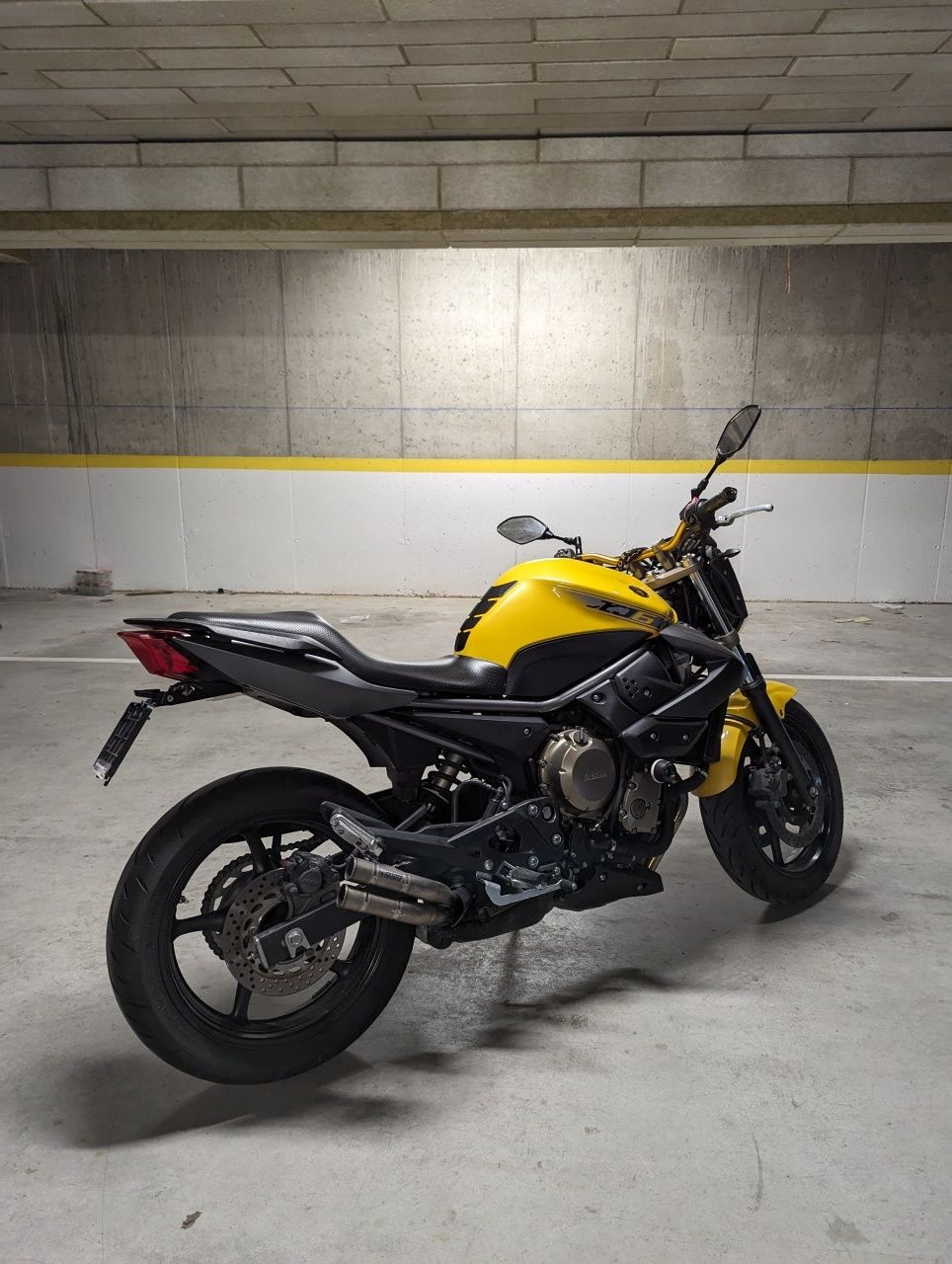 Yamaha XJ6 motocicleta