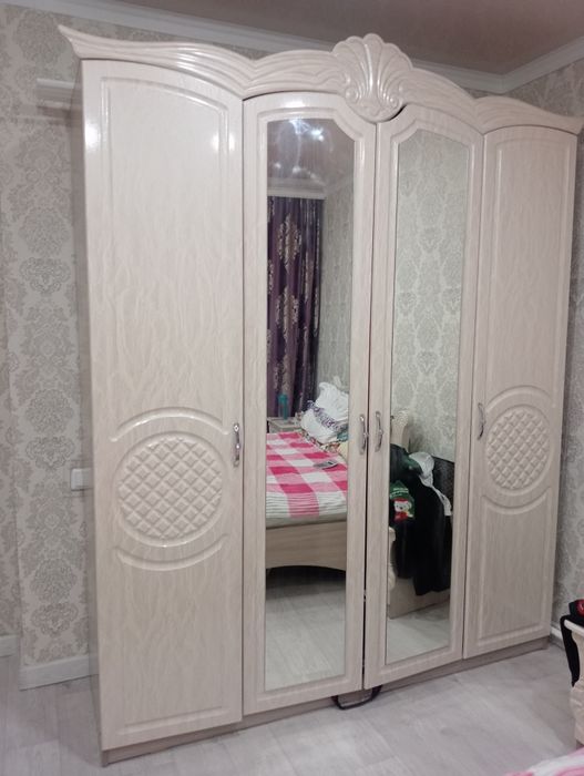 Продам спальный гарнитур