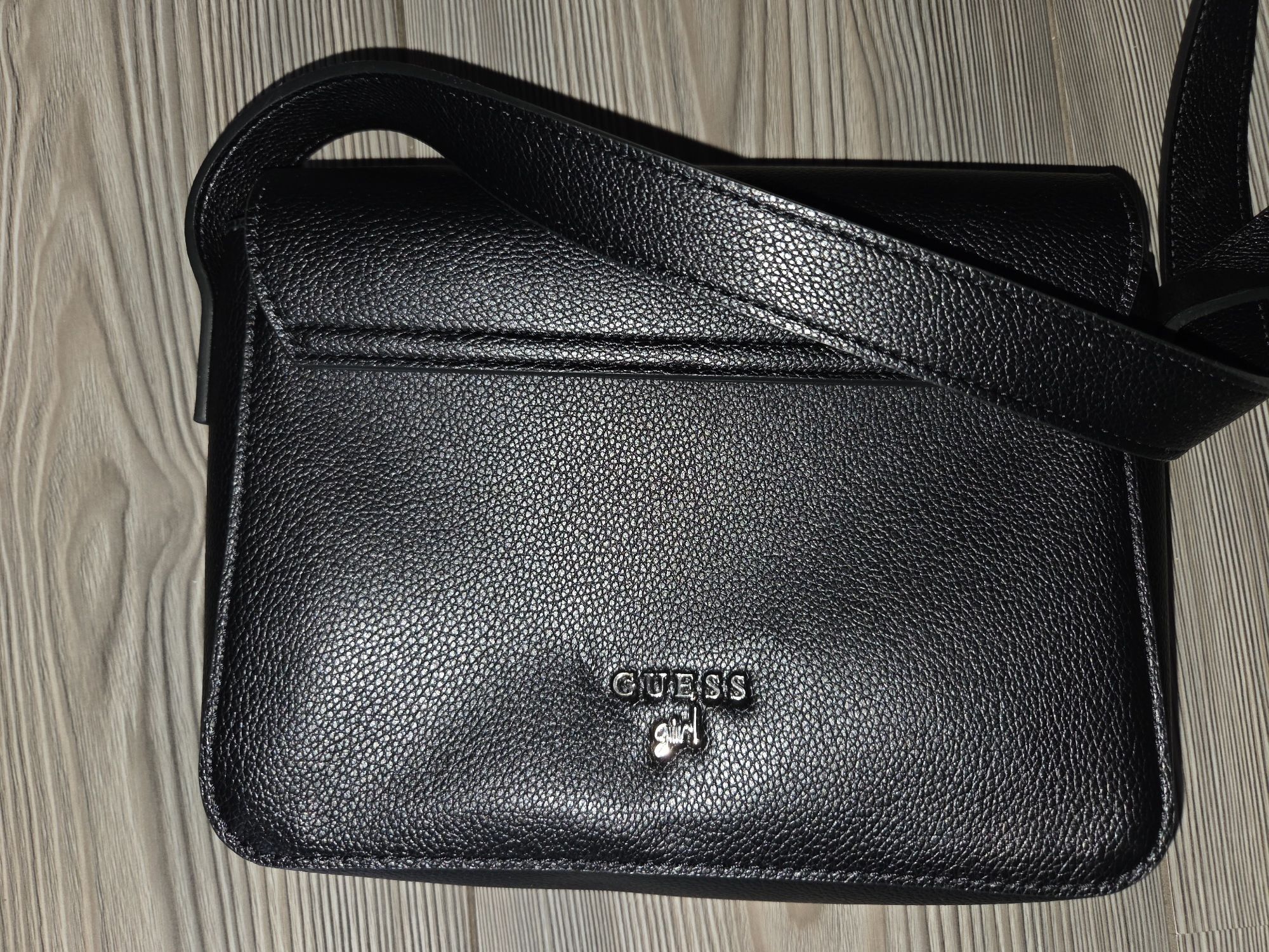 Дамска чанта Guess