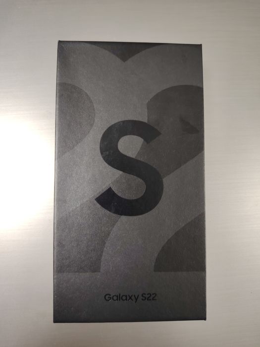 Продам Samsung galaxy s22 8/128