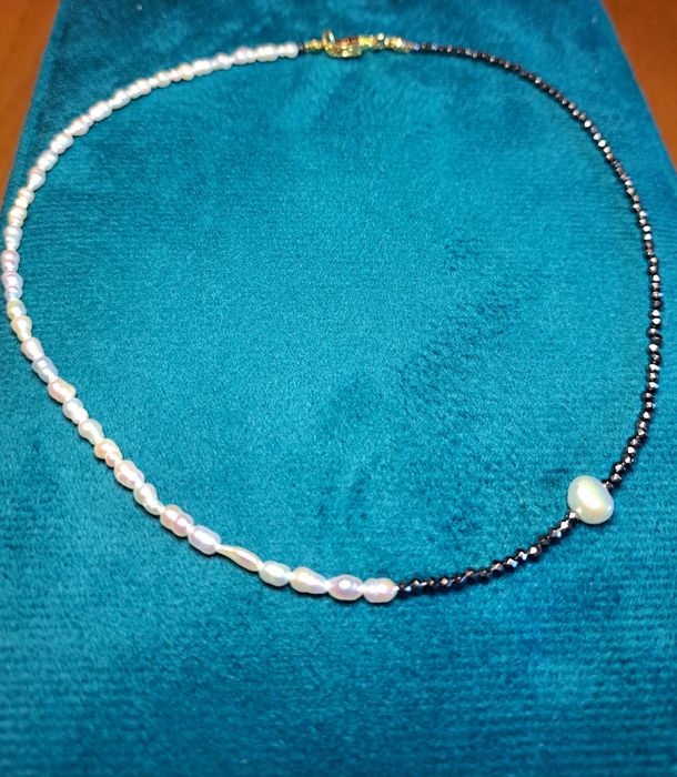 Колиета с перли и мъниста ръчна изработка