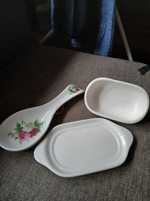 Порцеланов съд за масло