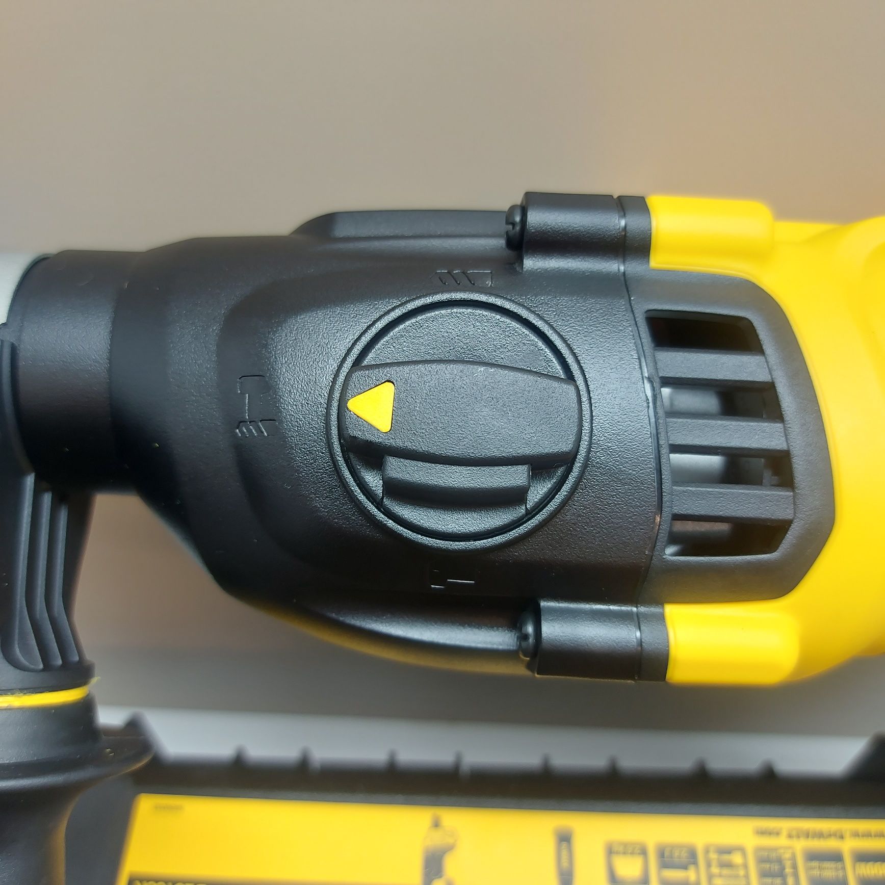 Електрически перфоратор DEWALT D25133K-QS