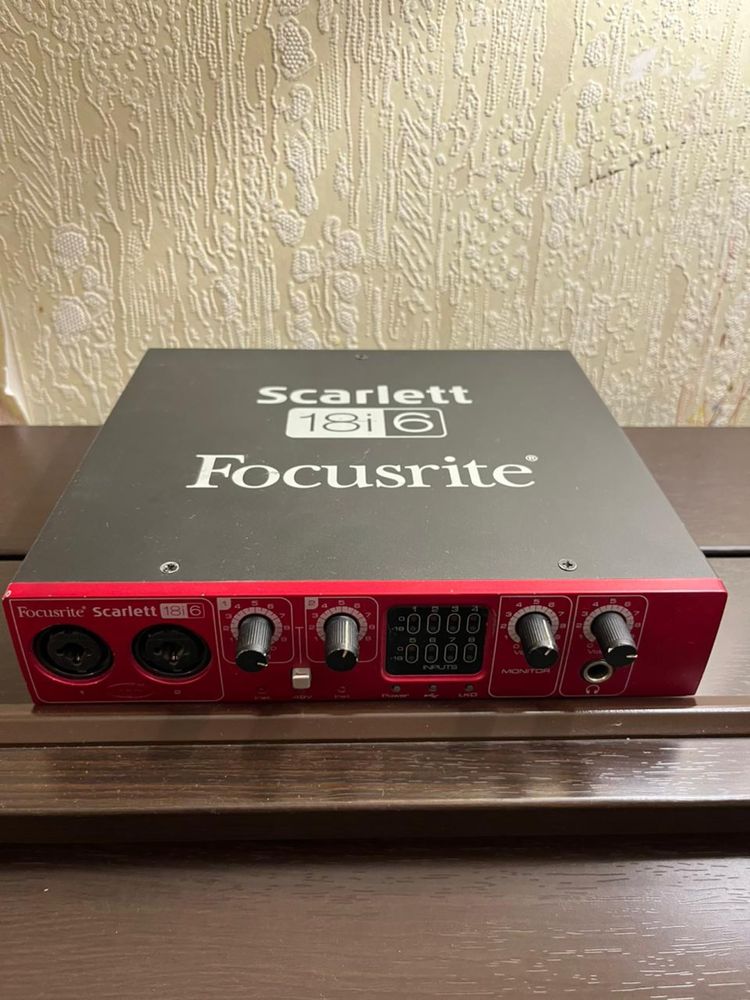 Внешняя звуковая карта Focusrite Scarlett 18i6
