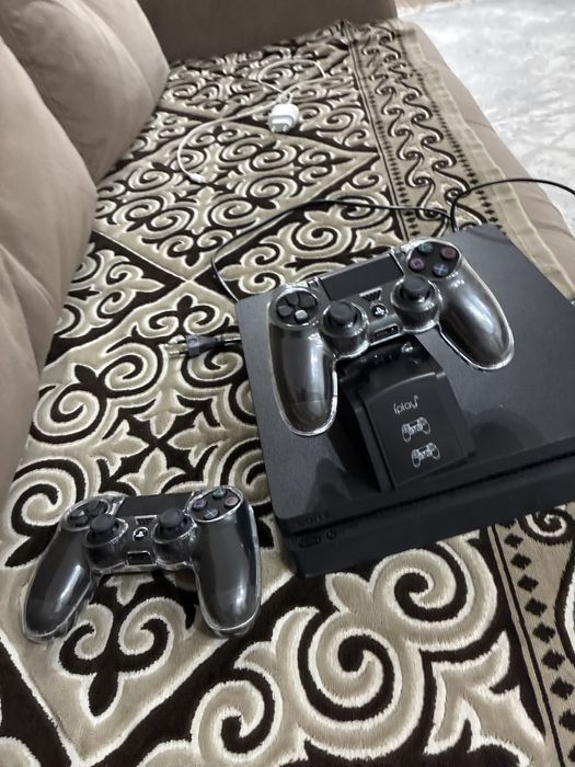 Продам пс 4 в отличном состояние