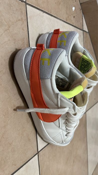 Чисто нови обувки на схема