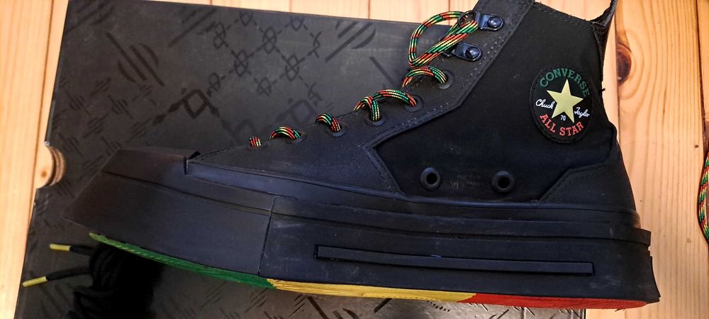 Продавам обувки Converse