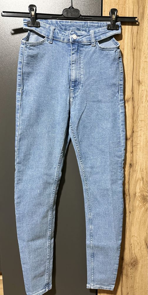 Дамски дънки Reserved, Bershka