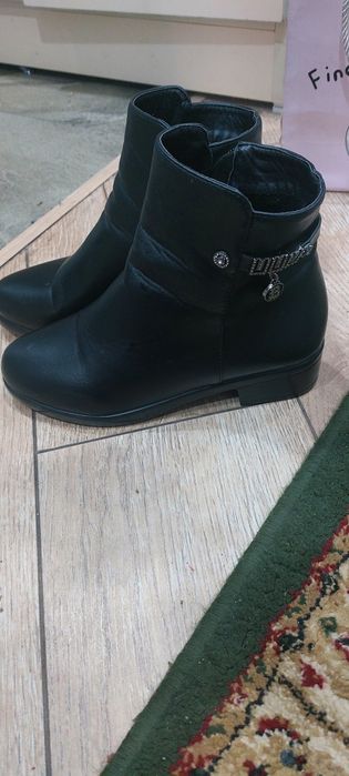 Продам осенние сапоги. Почти новые. Одела только  2 раза. Размер 36