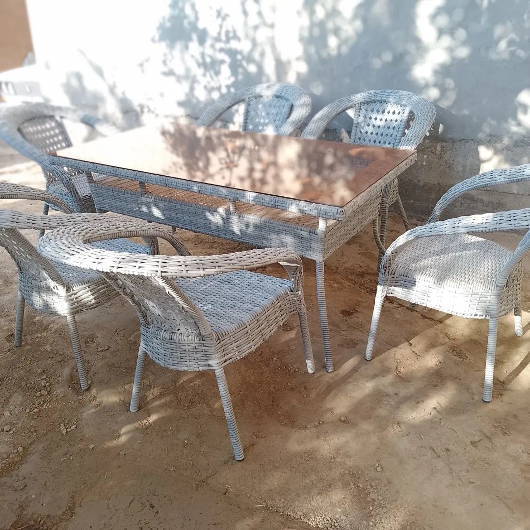Hovli uchun stol stul