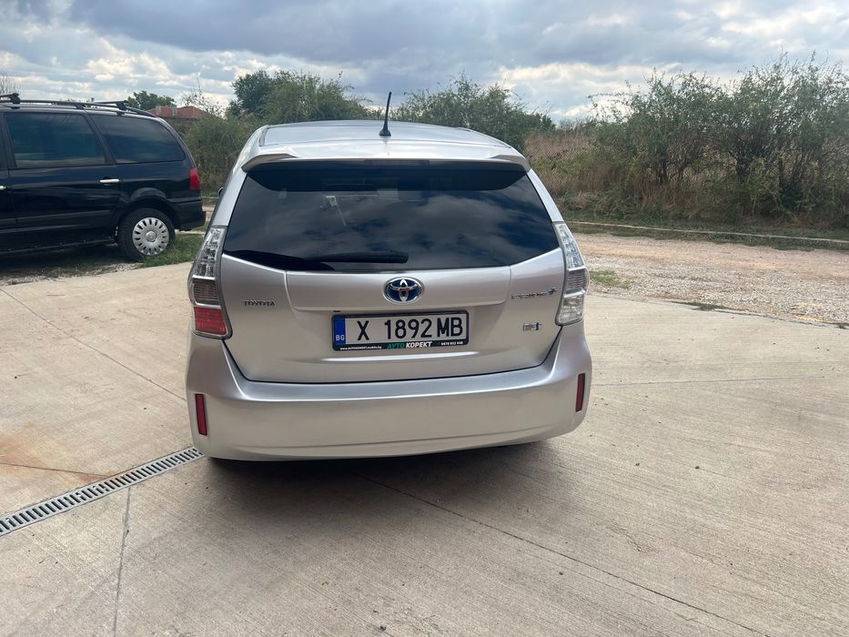 2013 Тойота Приус Плюс