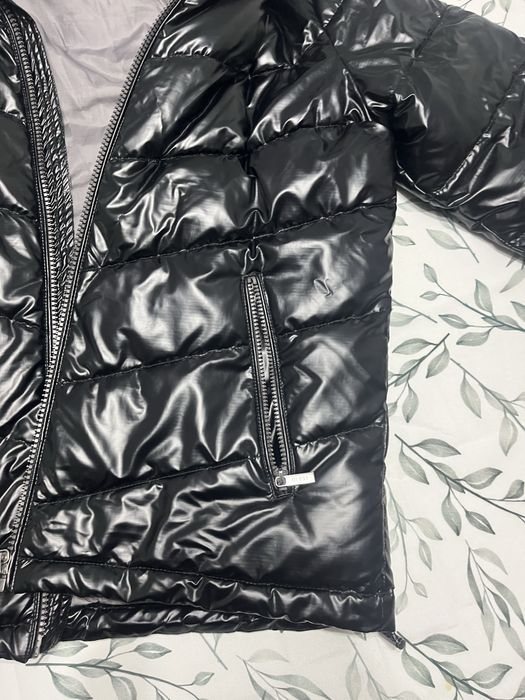 Geaca guess neagra lucioasa