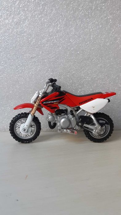 Vând motocicleta jucarie Honda CRF