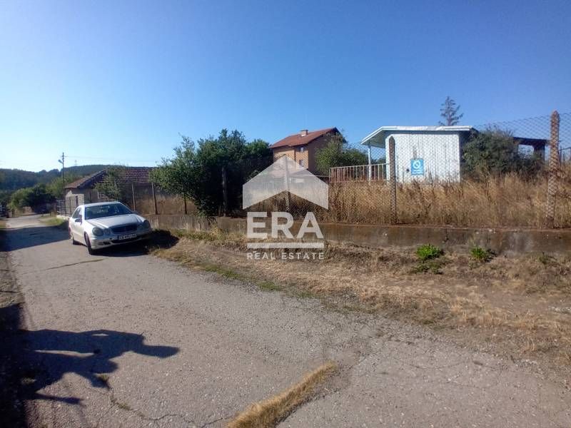 Ексклузивно Ера Тера продава парцел в китното с. Златуша, общ. Божурищ