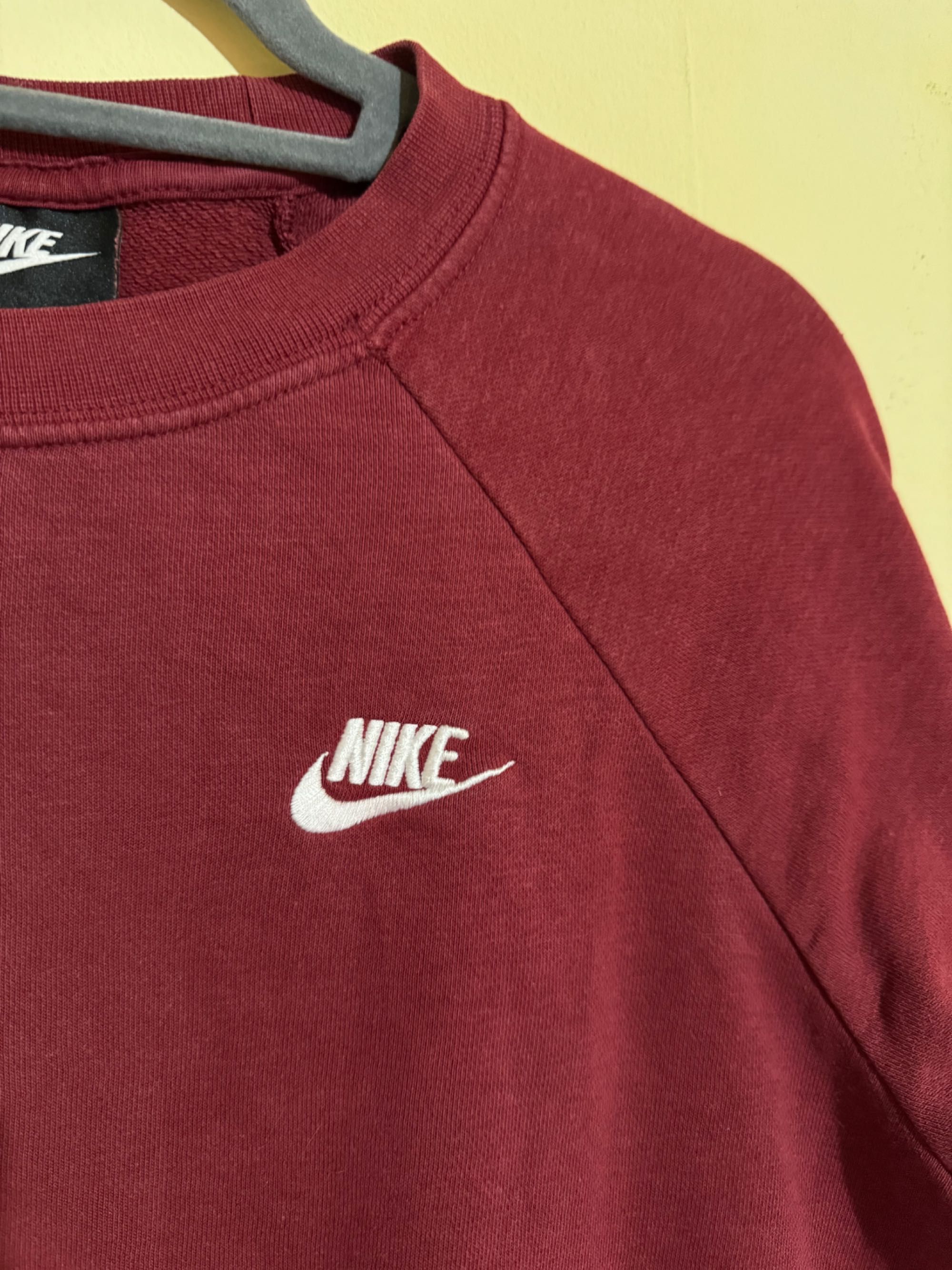 Nike Essntl Crew Sweatshirt.