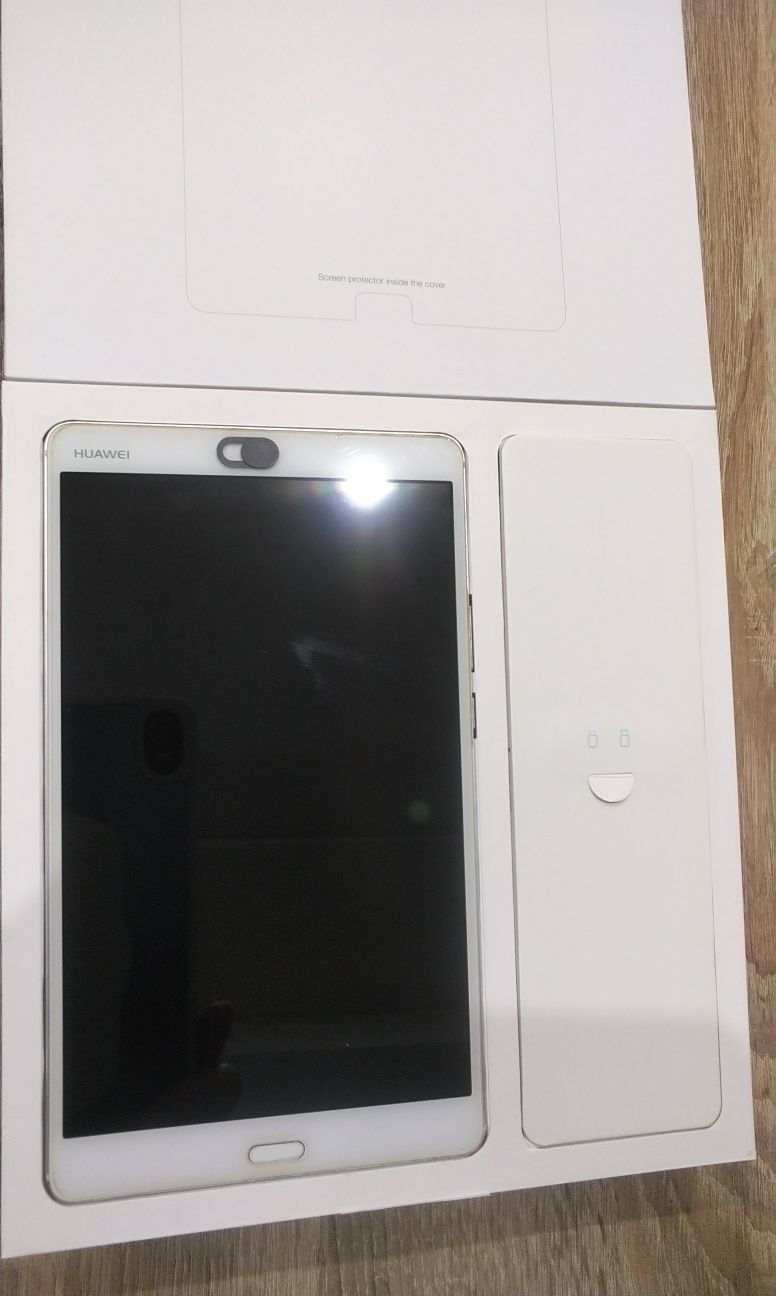 Продавам Huawei pad M3 8.4"таблет