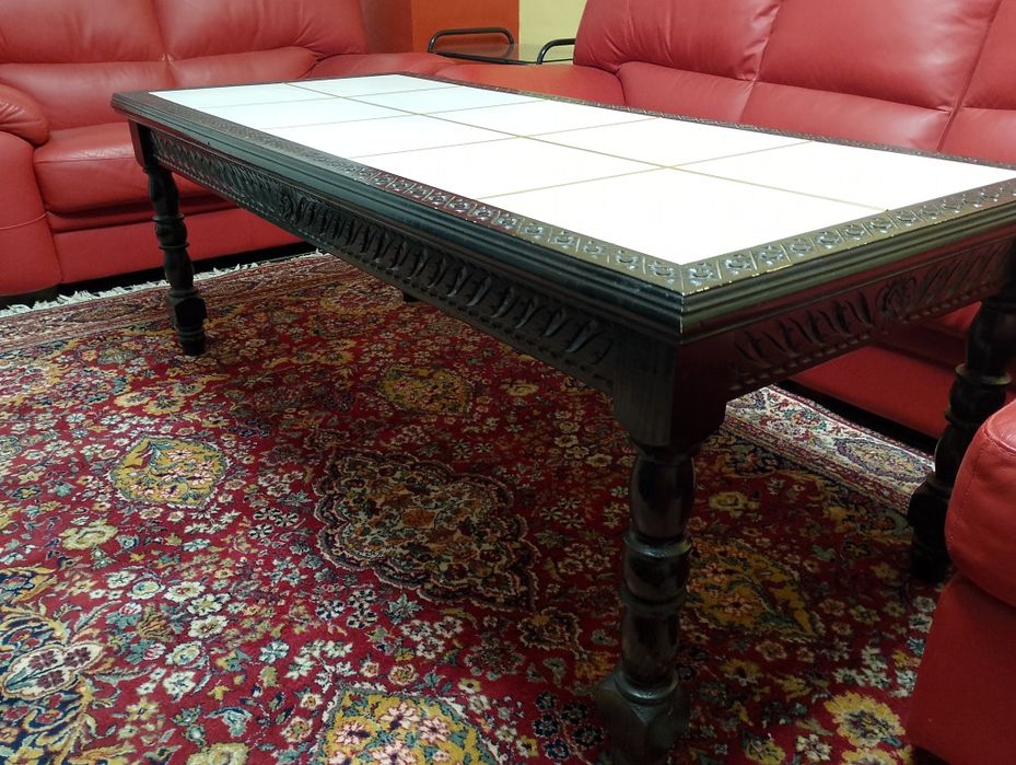 Масивна дървена холна маса