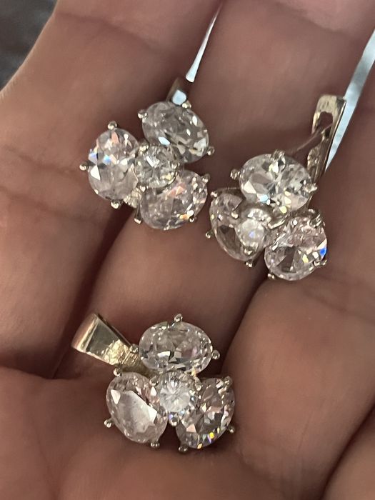 Inel de argint cu zirconii colorate și set de argint