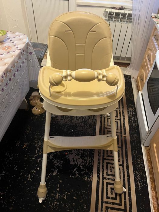 Продам детский столик.