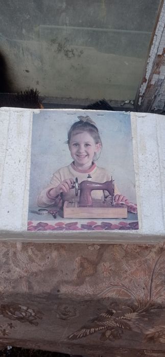 Детскую саветскую швейную машынку