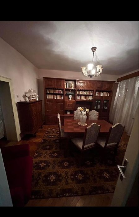 Vând casa în Hateg sau schimb cu apartament