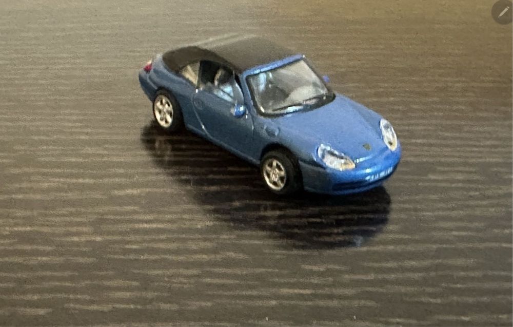 Machete auto CARARAMA 1/72